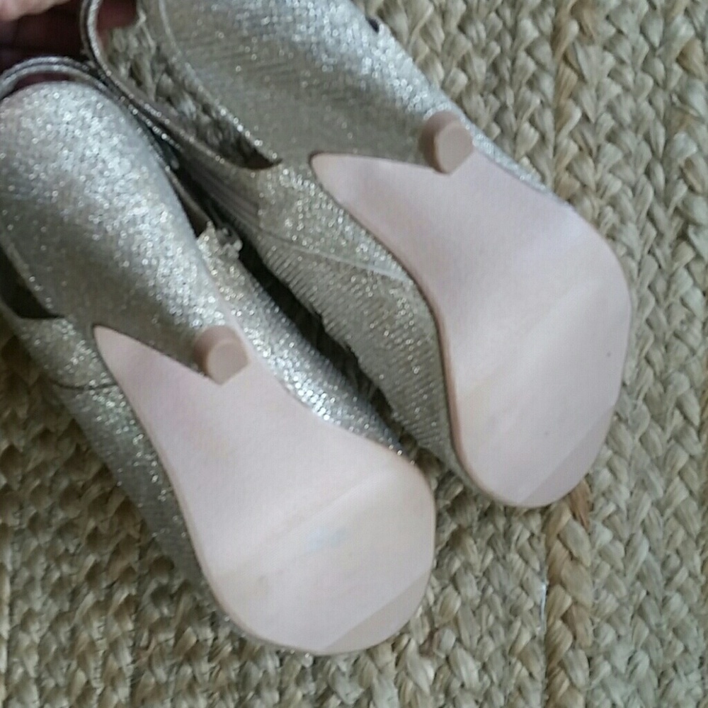 Shoes - Picture 3 of 6